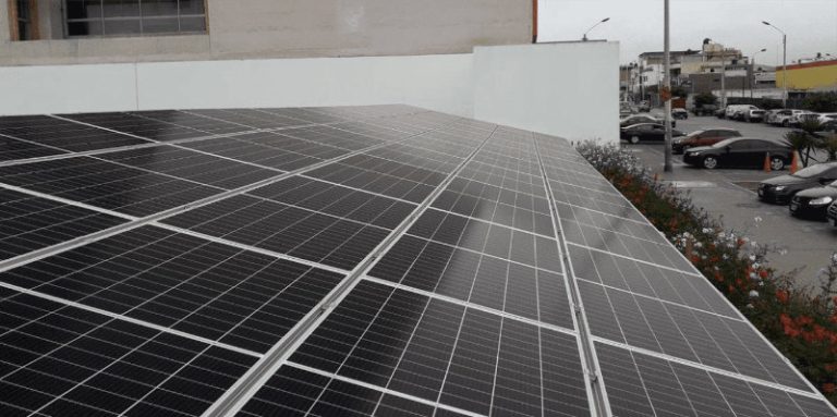 Implementación de paneles fotovoltaicos en Real Plaza